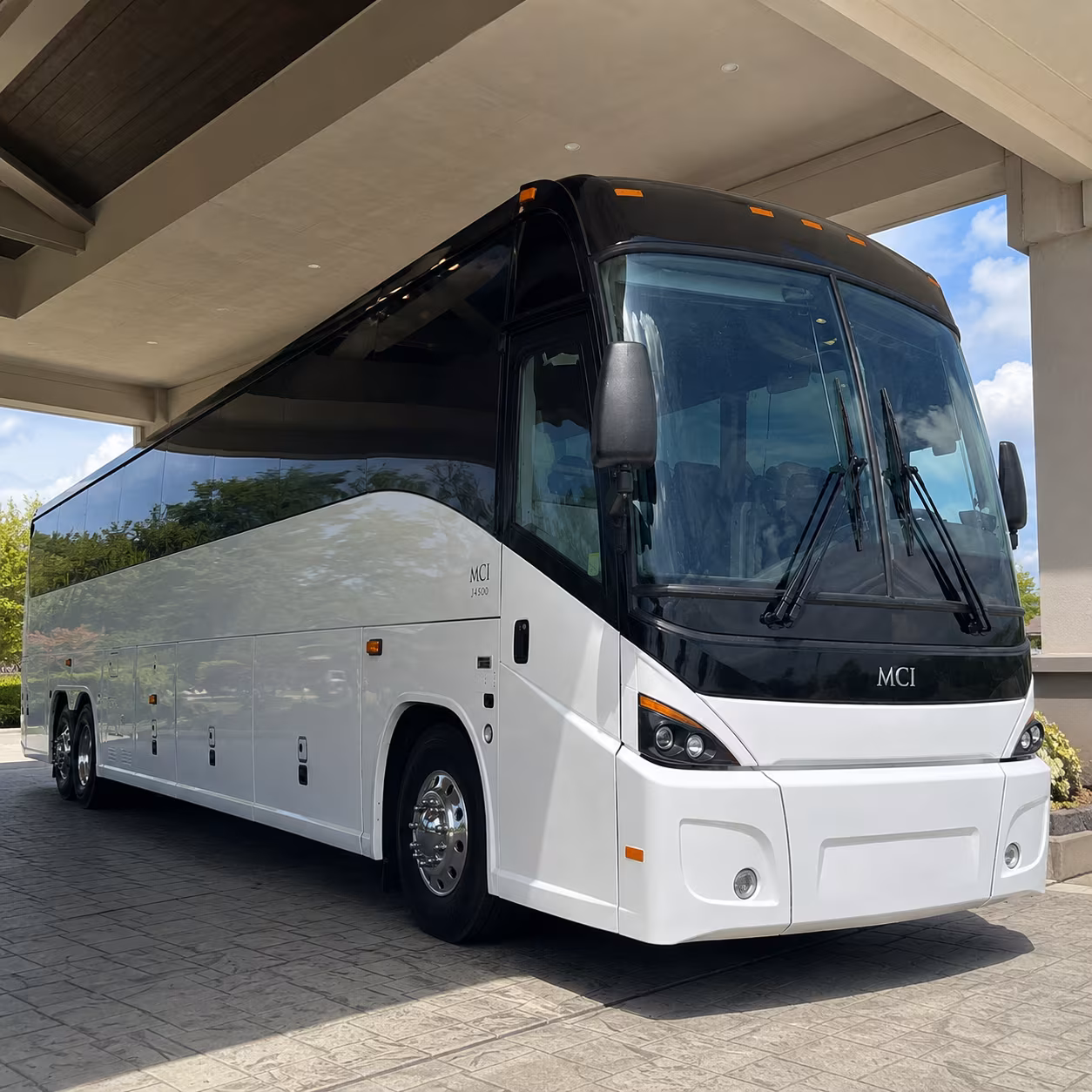 cross river commuter shuttles between vancouver and portland